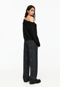 PULL&BEAR ASYMMETRIC - Maglione - black