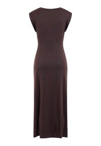 Robe longue marron foncé sans manches avec une taille cintrée et un décolleté rond, vue de dos.