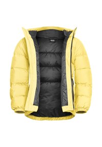 Geel pufferjack met een rits aan de voorkant, zwarte binnenvoering, elastische manchetten en een capuchon. Zachte, gestructureerde buitenkant met baffle-quilting.