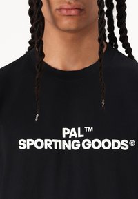 Pal Sporting Goods NEW TRADEMARK UNISEX - Apdrukāts T-krekls - black/white