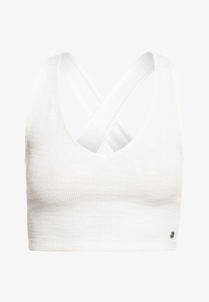 Balts ribots topiņš ar noapaļotu dekoltē un pārkrūšu siksnām, kas izgatavots no mīkstas auduma ar nelielu logo akcentu apakšējā malā.