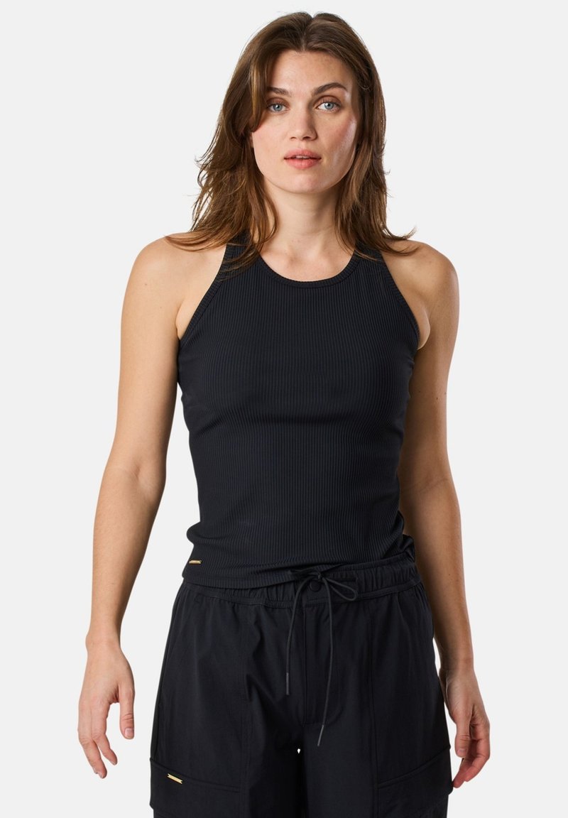 Zwarte geribbelde tanktop met een mouwloos ontwerp en een hoge halslijn. Heeft een slim fit en een subtiel textuurpatroon, afgewerkt met gouden hardware.