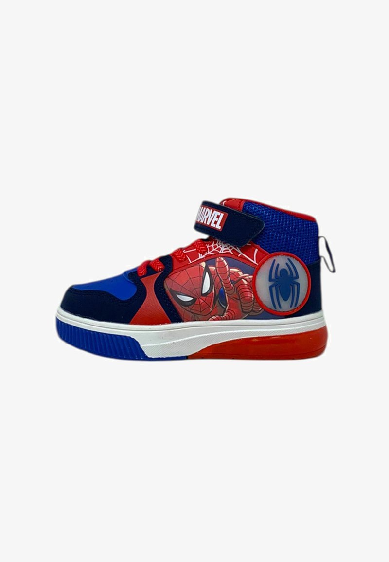 Scarpe da ginnastica alte rosse e blu con grafica di Spider-Man, tessuto in rete, suola a contrasto e una fascia regolabile con il testo "MARVEL".