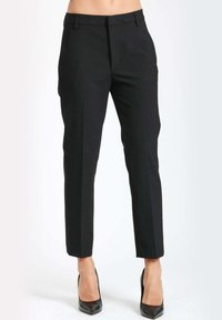 Selezionato, black