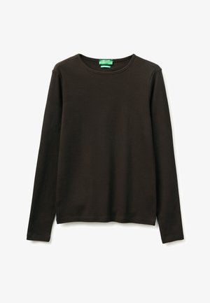 Długi rękaw ciemnobrązowa koszulka z okrągłym dekoltem o prostym wzorze, rozłożona na płasko na białym tle, pokazująca widok z przodu i metkę wewnątrz kołnierza.