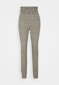 Höga byxor i ett svartvitt rutmönster, med bälte i midjan och avsmalnande ben med en mjuk textur.