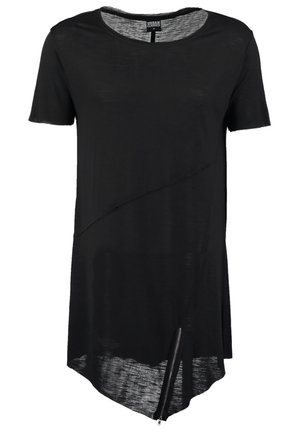T-shirt noir à manches courtes avec un tissu léger légèrement texturé. Dispose d'un ourlet asymétrique et d'un détail zippé sur un côté.