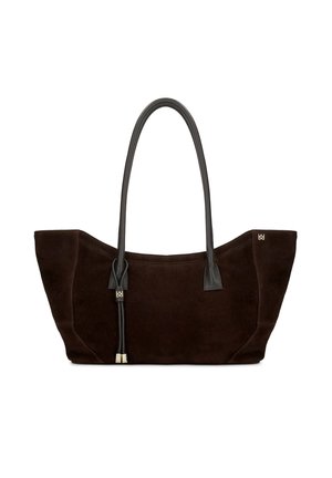 Torba typu tote z ciemnobrązowego zamszu z długimi czarnymi skórzanymi uchwytami oraz małymi złotymi akcentami logo z przodu i na końcówkach pasków.