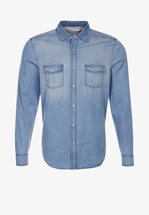 Niebieska koszula dżinsowa z długimi rękawami, zapinana na guziki z przodu, z dwoma kieszeniami na piersi i kontrastowym przeszyciem. Projekt z kołnierzykiem o gładkiej fakturze.