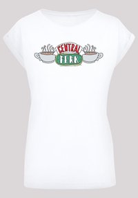 Weißes T-Shirt mit einem gedruckten „CENTRAL PERK“-Logo in Rot und Grün, mit zwei Kaffeetassen und Dampfgrafiken auf jeder Seite. Kurzärmlig.