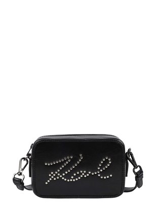 Bolso bandolera rectangular negro con la palabra "Rode" en letra tachonada y correa ajustable para el hombro con cierres metálicos.