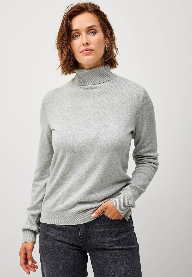 Maglione a collo alto grigio chiaro realizzato in un tessuto morbido e stretch, con maniche lunghe e polsini a costine. Design semplice e pulito con una silhouette aderente.