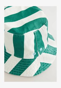 Sélectionné, green stripe