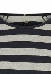 Graues T-Shirt mit horizontalen marineblauen Streifen, runder Ausschnitt, aus weicher Baumwolle. Das Etikett innen liest "Active", Größe S.