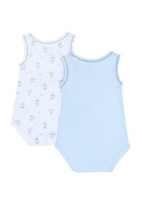 Deux bodys sans manches pour bébé, un bleu clair et un blanc avec des petits motifs de renards et de feuilles, tous deux avec des bords cousus en zigzag.