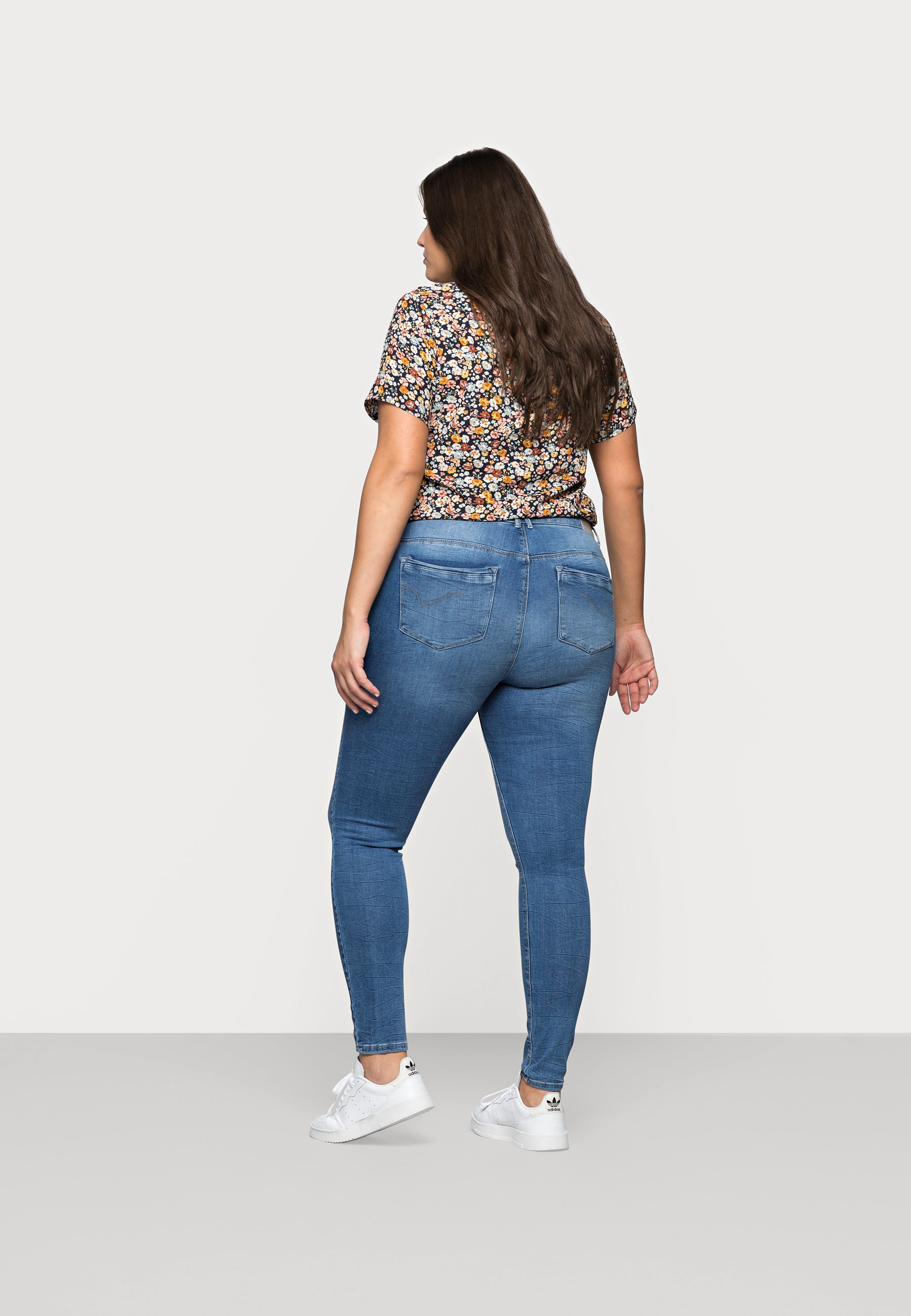 ONLY Carmakoma CARLAOLA - Jeans Skinny Fit - light blue denim/light-blue  denim - Zalando.co.uk