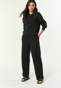 Next SLINKY SMART COLLARED - Polo majica - black