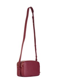 Borsa a tracolla in pelle bordeaux con finitura texturizzata, forma rettangolare, dettagli in zip dorati e una tracolla regolabile.