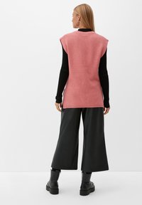 QS Sweter