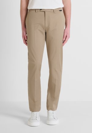 MARK - Chino - colonial
