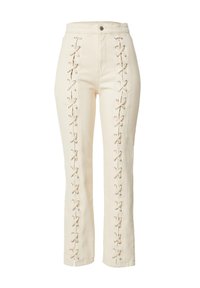 Hochgeschnittene cremefarbene Jeans mit Schnürdetails an den Seiten, ausgestattet mit Metallösen und einem geraden Bein.