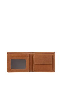 Portafoglio bifold in pelle marrone aperto che mostra la finestra trasparente per documenti a sinistra e la tasca per monete con patta a destra.
