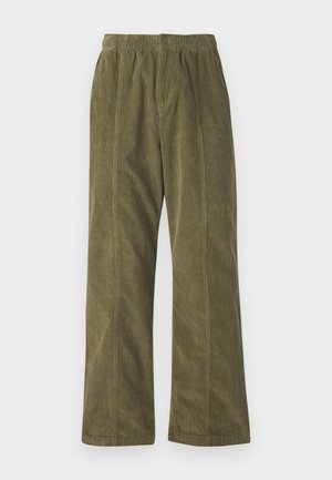 Olijfgroene corduroy broek met een brede pijpdesign, elastische tailleband en zichtbare stiksel details langs de zijkanten.