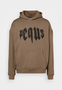 Sudadera marrón con bolsillo canguro, puños elásticos y texto gráfico negro en la parte frontal. Fabricada con un tejido suave y un corte relajado.