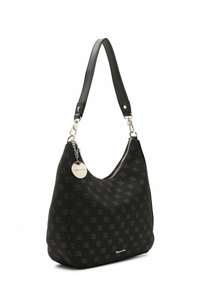 Borsa nera realizzata in tessuto testurizzato, con chiusura a zip, lungo manico a spalla e un ciondolo con logo su una catena. Decorata con un motivo sottile.