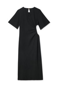 Zwarte jurk met korte mouwen, een keyhole achterkant en geplooide zijdetails. Gemaakt van een gladde stof, heeft het een rechte silhouet.