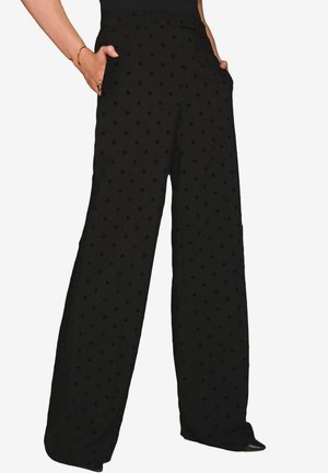 Zwarte wijde broek met gestructureerde zwarte stippen, voorzien van zijzakken en een aansluitende taille, gemaakt van een lichtgewicht stof.
