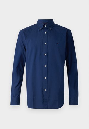 Navyblauwe overhemd met lange mouwen van katoen, met een klassieke kraag, witte knopen en een klein logo op de borst.