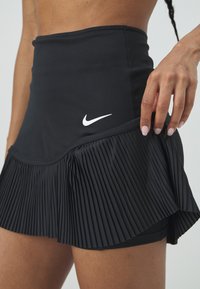 Nike Performance ADVANTAGE SKIRT SHORT - Falda de deporte - black/white