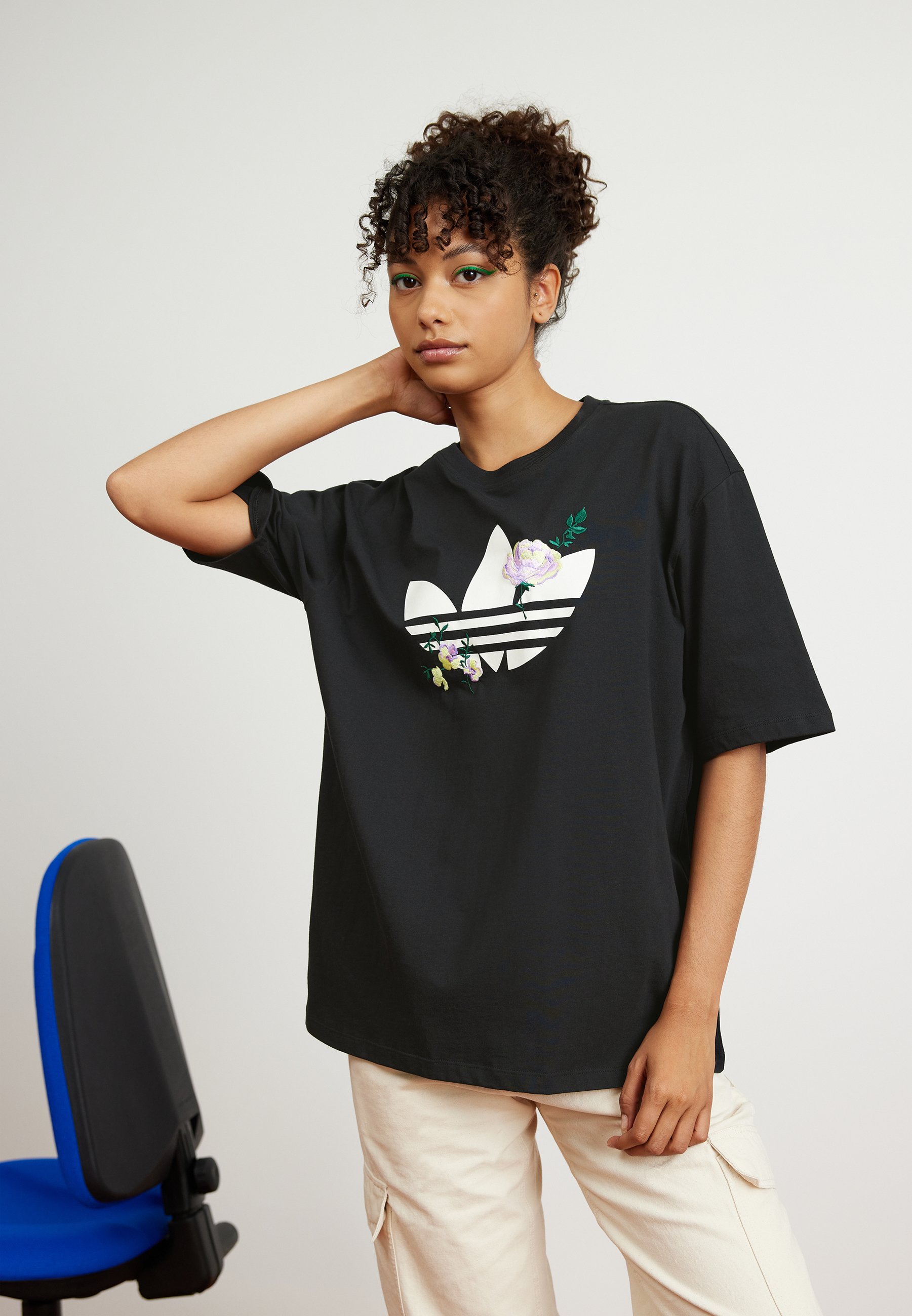 Adidas originals t-shirt z nadrukiem czarny Clearance