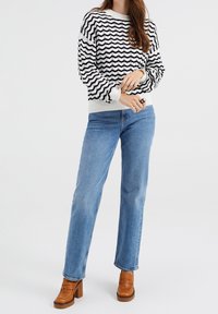 WE Fashion Pullover - white