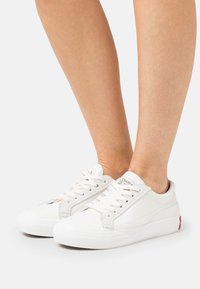 Levi's® - Sneakers - regular white Miniaturebillede 1