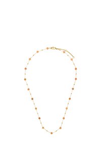 Naszyjnik w kolorze złotym z gwiazdkowymi ogniwami, charakteryzujący się delikatnym łańcuchem i bezpiecznym zapięciem. Gwiazdy są równomiernie rozmieszczone wzdłuż łańcucha.