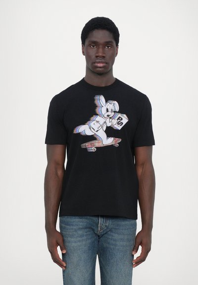 Czarny bawełniany t-shirt z grafiką kreskówkowego królika jeżdżącego na deskorolce i trzymającego pudełko. Krótkie rękawy, okrągły dekolt, luźny krój.