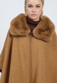 INFLUENCER COLLAR - Mantella - camel
