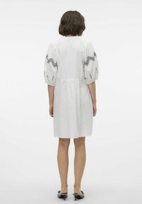 Vero Moda Srajčna obleka - bright white