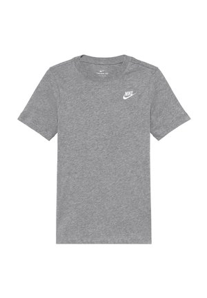 Prosty szary T-shirt Nike z krótkimi rękawami, białym logo Nike na górnej lewej części klatki piersiowej i okrągłym dekoltem.