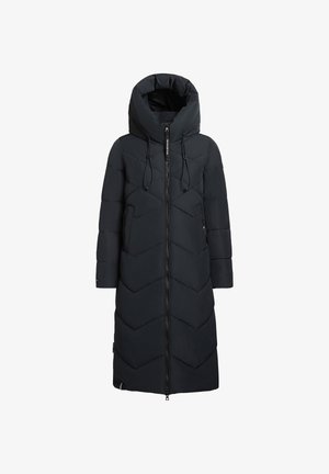 Czarny puchowy płaszcz z wysokim kołnierzem i luźnym kapturem. Posiada przeszycia w kształcie chevronu, zamek z przodu oraz boczne kieszenie. Długi, pikowany fason.