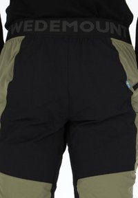 Unselected, olive black