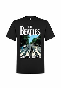 Svart bomull t-skjorte med grafisk trykk av fire figurer som går over et fotgjengerfelt, med "THE BEATLES ABBEY ROAD" i fet hvit tekst.