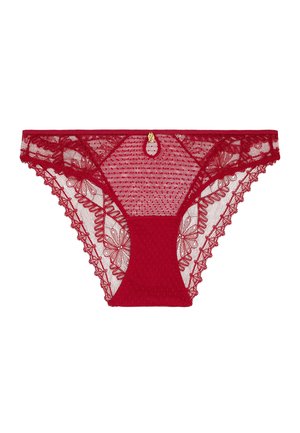 Culotte bikini en dentelle rouge avec broderie florale, bords festonnés et un petit charm en or décoratif au centre de la ceinture avant.