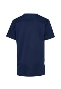 Marineblaues kurzärmeliges T-Shirt, von hinten gezeigt, mit einer Naht über dem oberen Rücken und einem kleinen seitlichen Logo nahe dem unteren Saum.