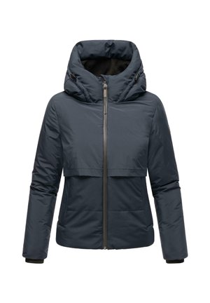 Tumši jūras zils pūkains mētelis ar augstu apkakli, ar rāvējslēdzēju un divām priekšējām kabatām. Gluda tekstūra ar nedaudz spīdīgu apdari.