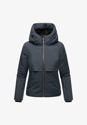 Tumši jūras zils pūkains mētelis ar augstu apkakli, ar rāvējslēdzēju un divām priekšējām kabatām. Gluda tekstūra ar nedaudz spīdīgu apdari.