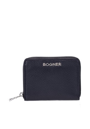Portefeuille en cuir noir avec fermeture éclair tout autour, arborant un logo Bogner argenté sur le devant et un tirette de fermeture éclair argenté sur le côté gauche.