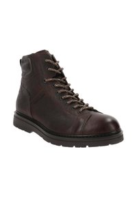 Botte de randonnée en cuir marron avec un bout rond, surface texturée et lacets marron contrastants enfilés à travers des œillets en métal. La semelle est épaisse et robuste.